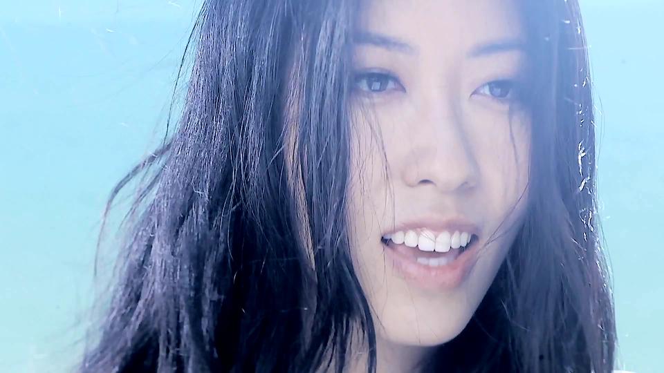 曲婉婷 - 爱的海洋 MV.YTB官方版.1080p[(002025)18-25-30].JPG