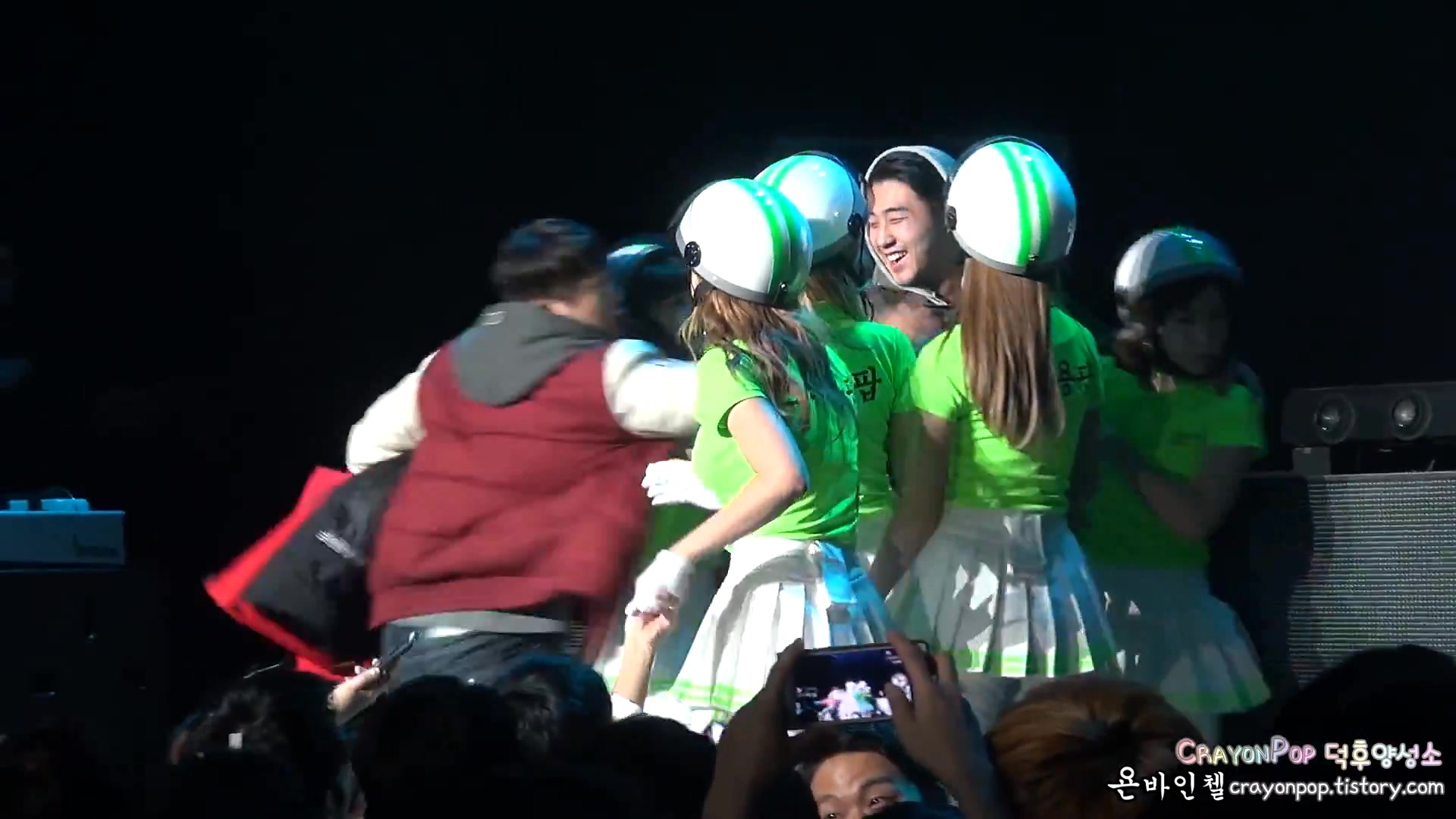 131115 크레용팝(Crayon Pop) 천안 SIZI K-POP Club 오픈 축하공연 직캠 by 욘바인첼..jpg