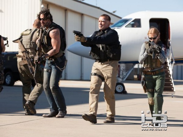 sabotage-arnold-schwarzenegger-joe-manganiello-mireille-enos-600x450 (1).jpg