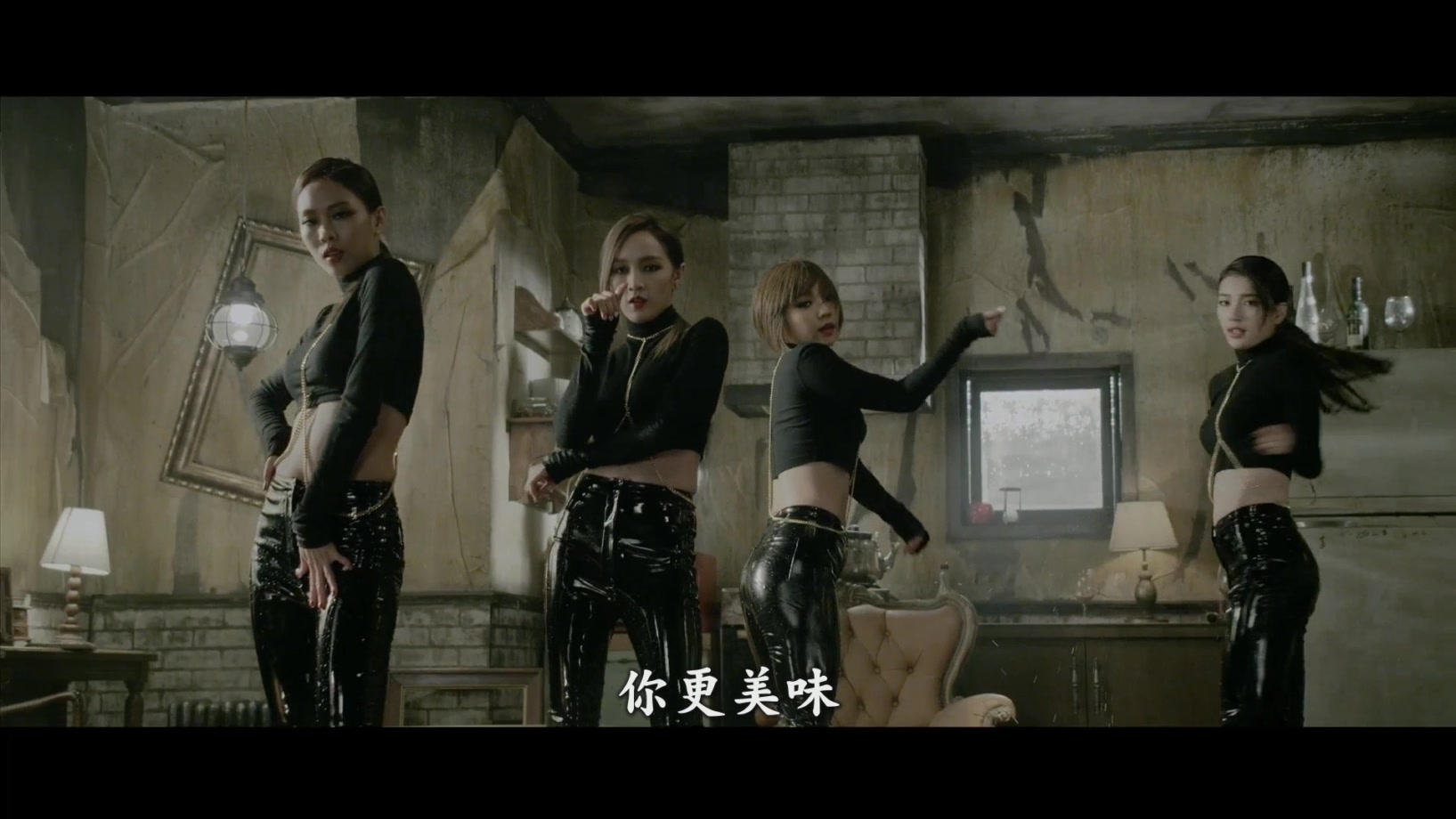 03[FOX][精緻中字][MV] Miss A - Hush [訴說愛情的耳邊悄悄話].mkv_20140112_214851.2.jpg