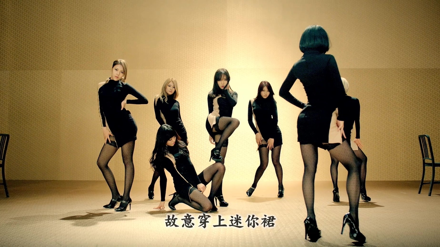 003[FOX][精緻中字][MV] AOA - Miniskirt 迷你裙 [性感形象再次擄獲粉絲芳心][Ver.1]..jpg