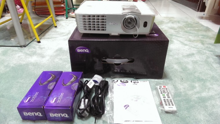 BENQ W1070 短焦3D投影機含兩副原廠3D眼鏡