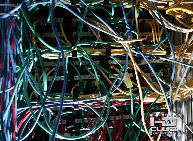 tangled-server-cable-management.jpg