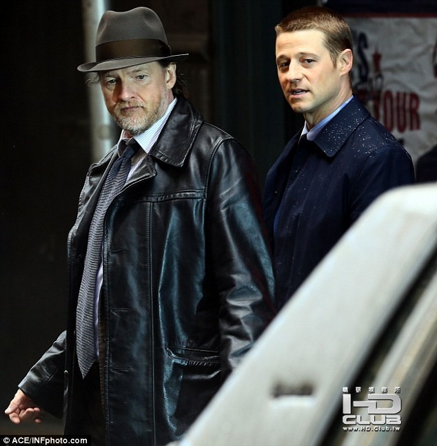 donal-logue-ben-mckenzie-gotham-01.jpg