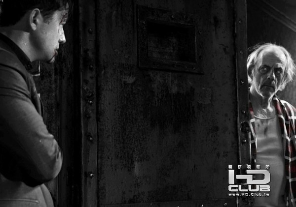 sin-city-2-dame-to-fill-for-joseph-gordon-lovett-christopher-lloyd-600x421.jpeg