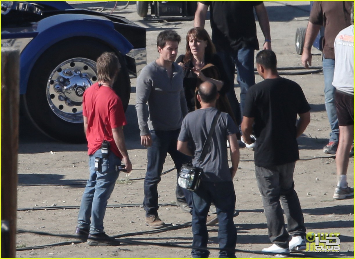 mark-wahlberg-hints-at-doing-more-transformers-02.jpg