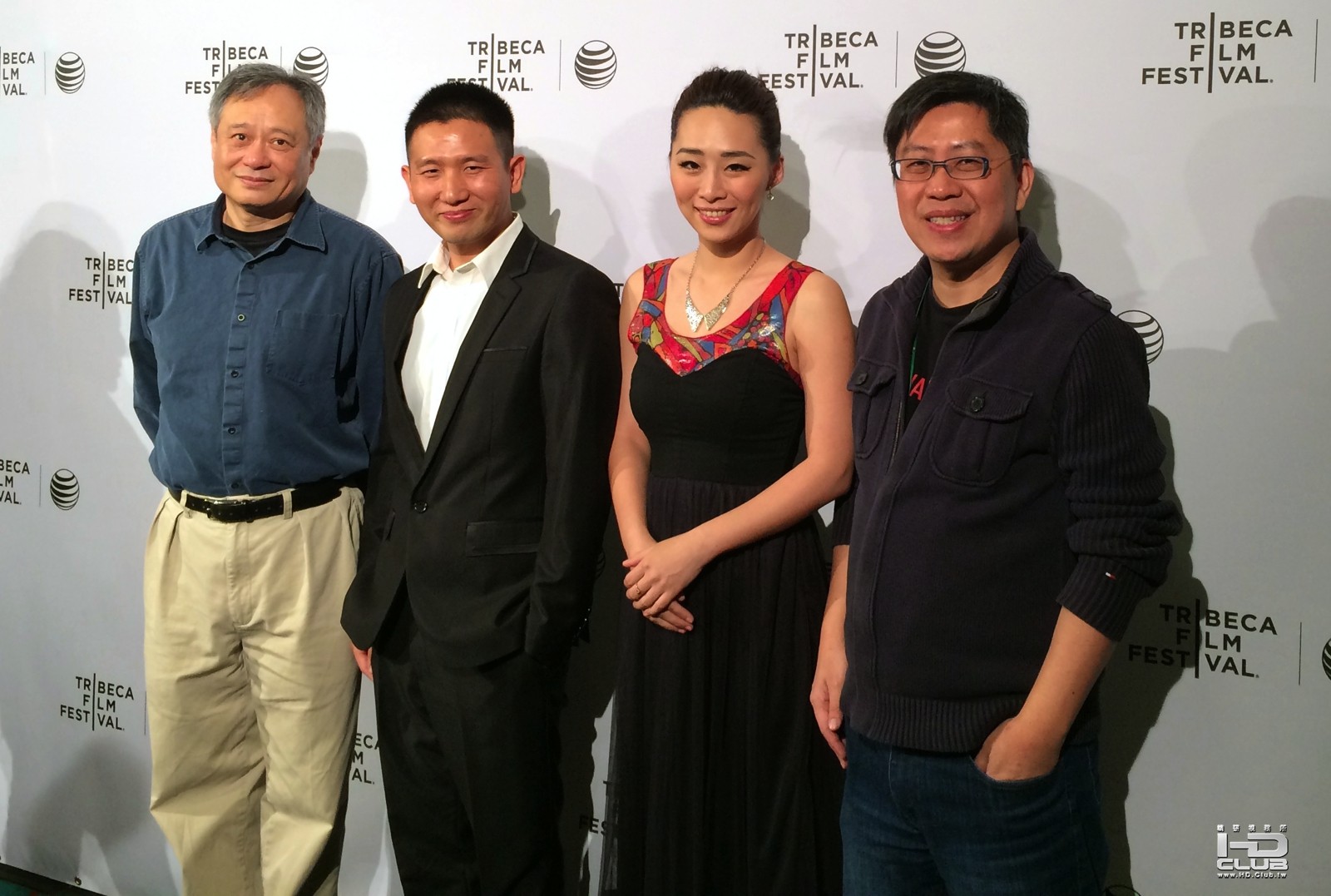 李安導演(左)與《冰毒》導演趙德胤(左2)、女主角吳可熙(左3)、製片黃茂昌(右)在翠貝卡.jpg