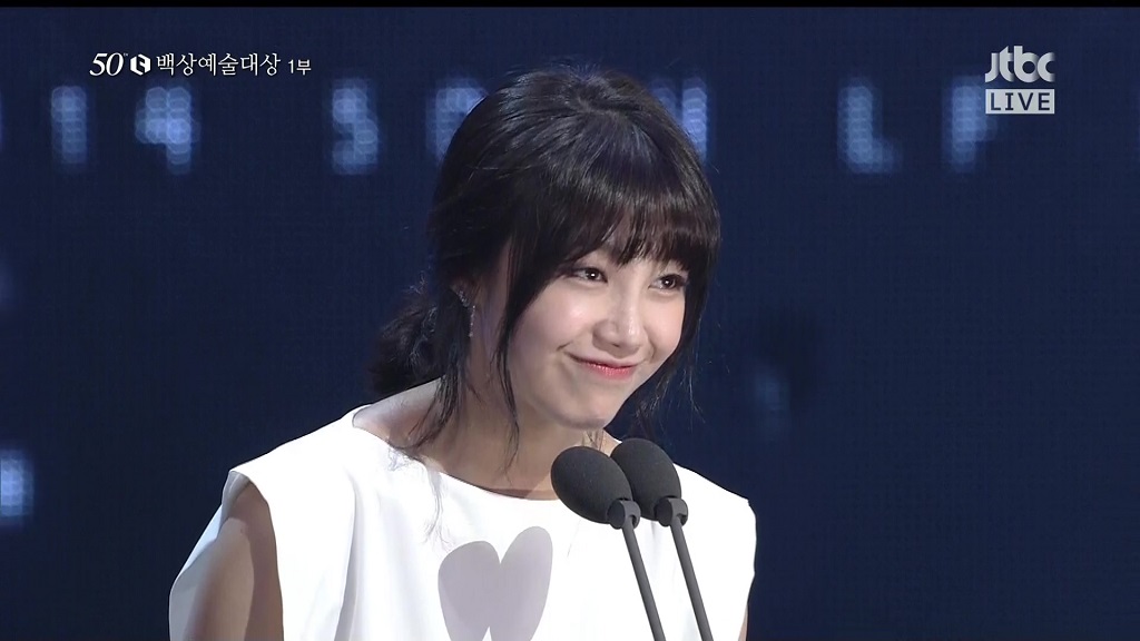 140527.JTBC.50th.Paeksang.Arts.Awards.Eun.Ji.Cut.HDMI.1080i.ts.398.85M.jpg