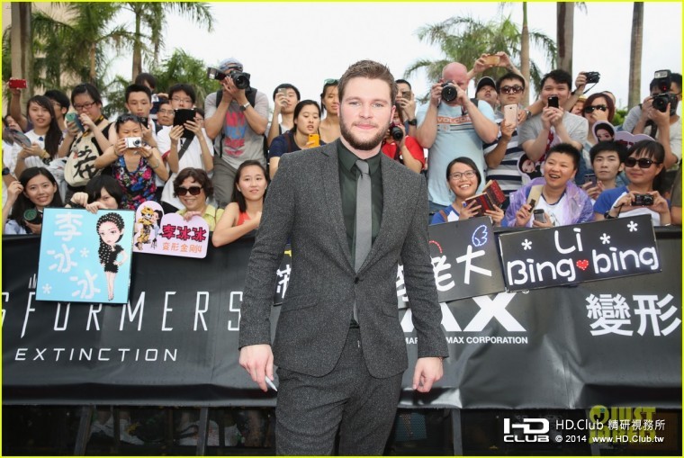 mark-wahlberg-jack-reynor-transformers-4-hong-kong-premiere-29.jpg