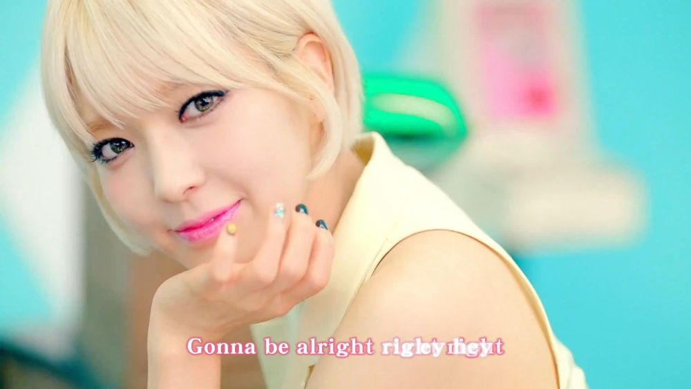 003[精緻中字][MV] AOA  - Short Hair [漸層動態光暈特效][俏麗短髮散發的魅力氣息].m.jpg