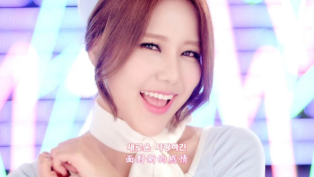 001[精緻中字][MV] AOA  - Short Hair [漸層動態光暈特效][俏麗短髮散發的魅力氣息].m.jpg