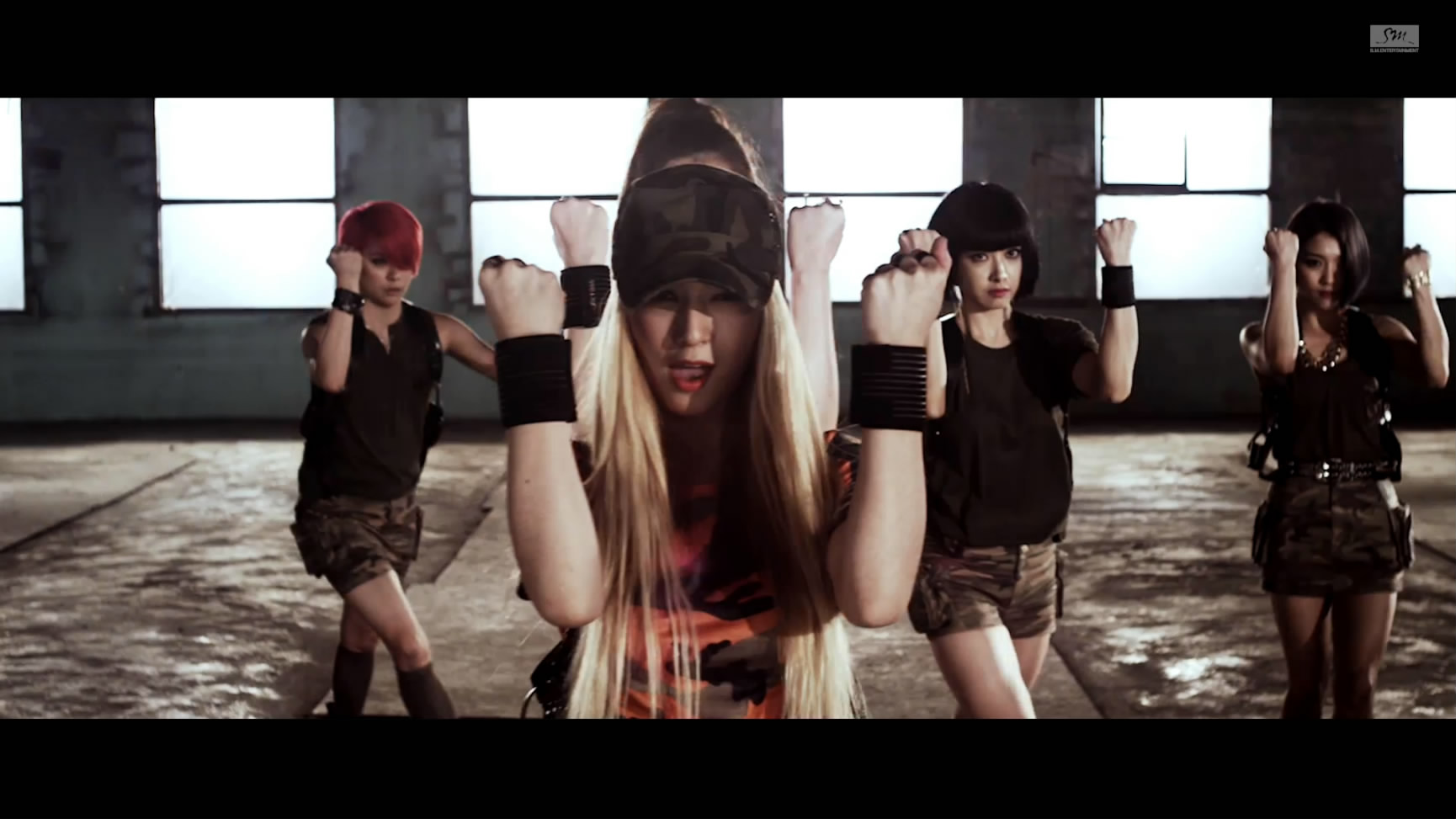 f(x).Red Light([00_00_27][20140705-144126-1].JPG