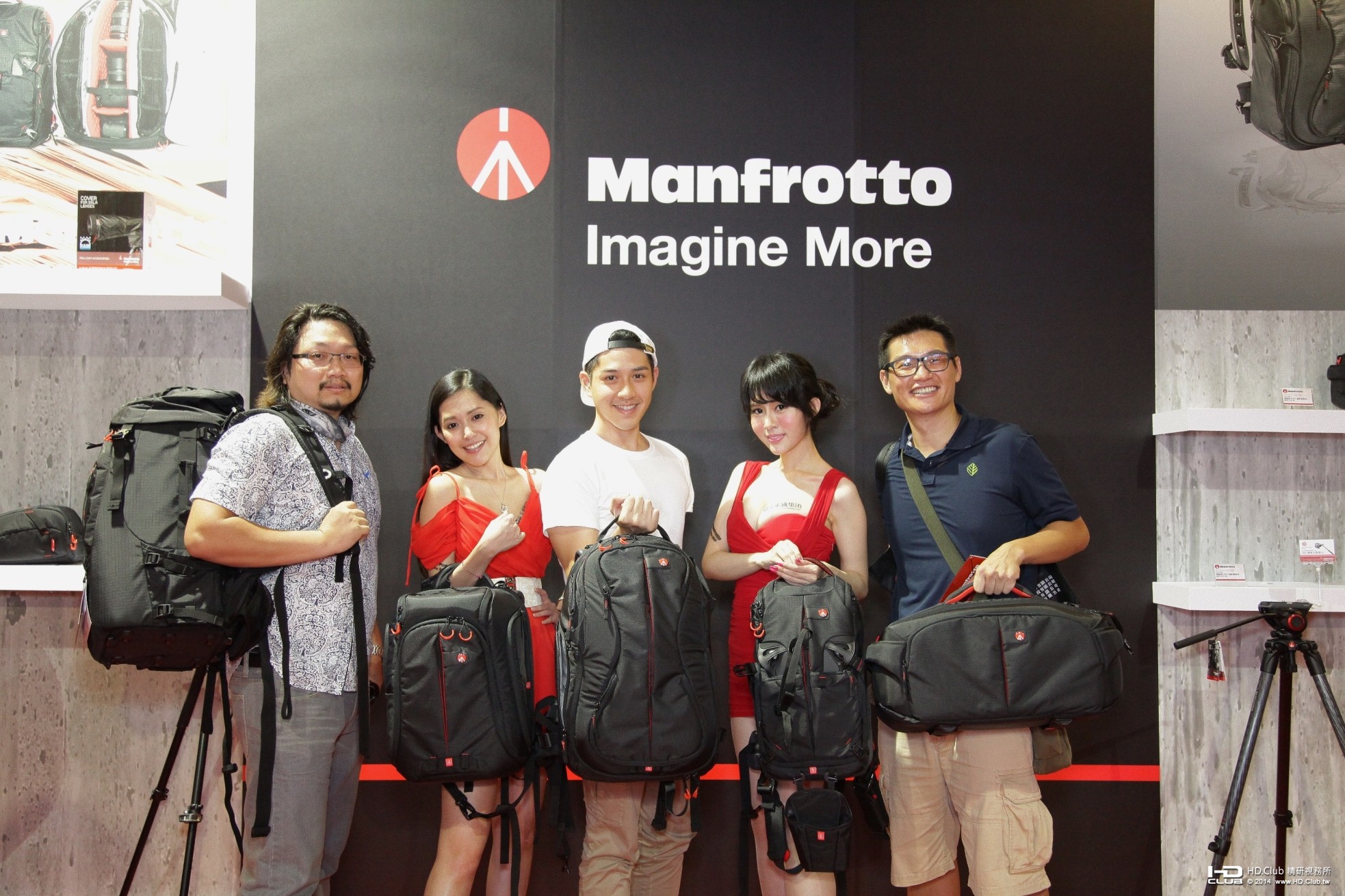 圖說3_知名部落客鮮師與動感小帆特別出席Manfrotto Pro Light旗艦級攝影包發表會.JPG.jpg