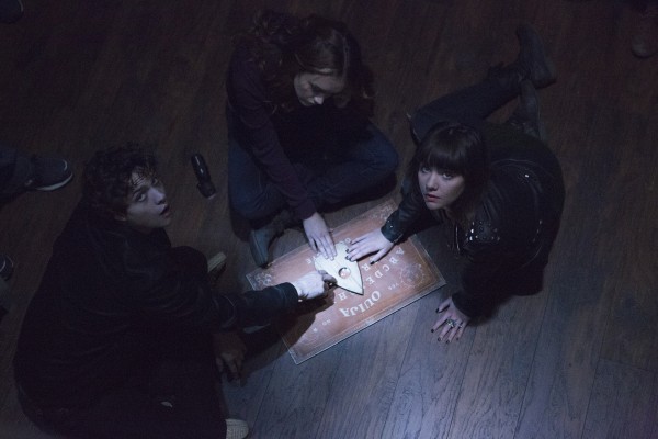 ouija-olivia-cooke-ana-coto-douglas-smith-600x400.jpeg