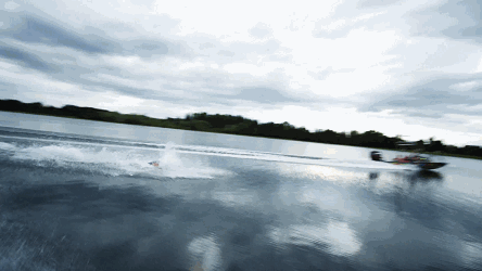 [4K超清演示片] 滑水运动.mp4_1407116829.gif