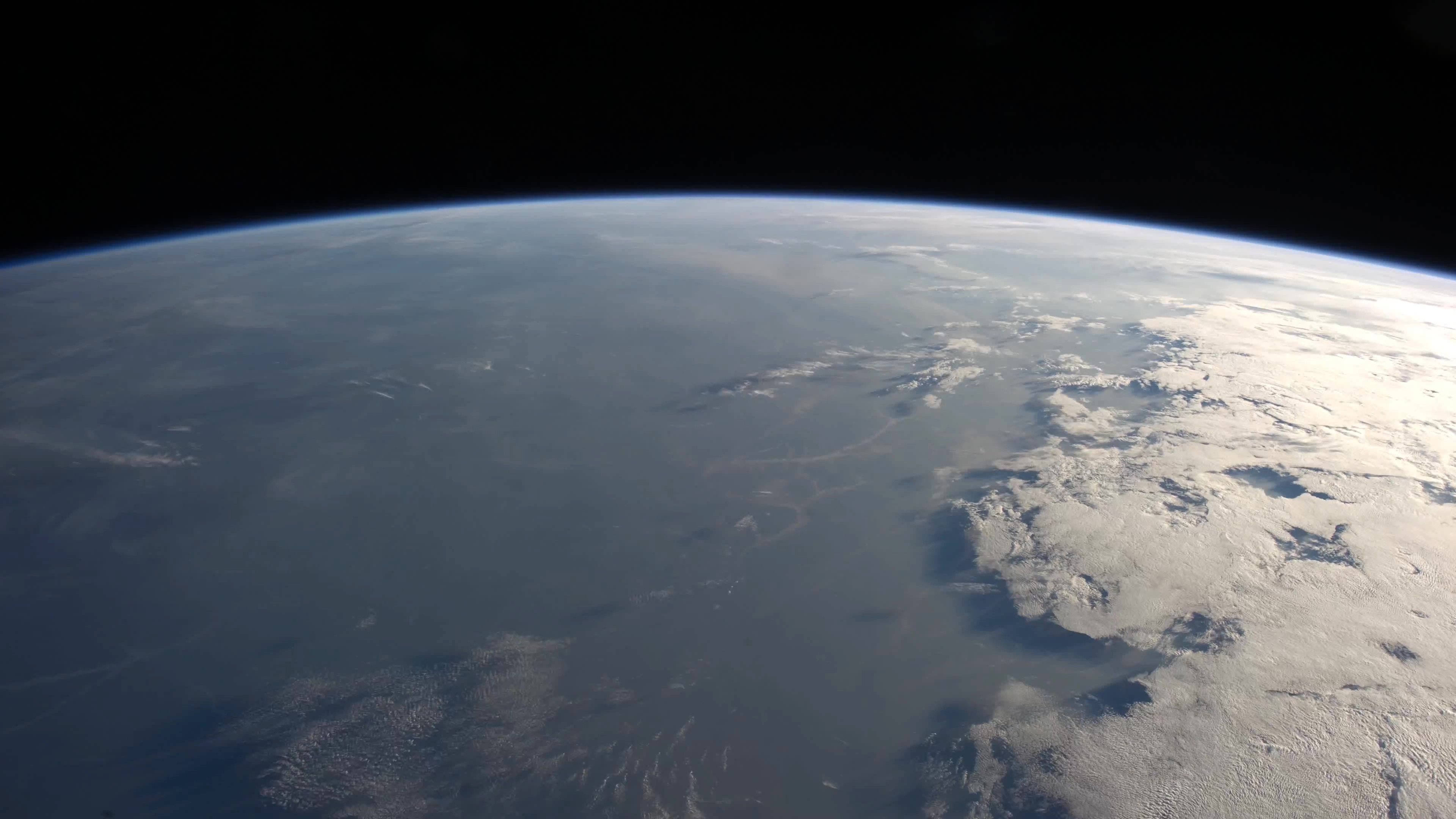 [4K高清演示片] 曲率.太空中看地球The Curvature, Earth from Space.mp4_000026.151.j.jpg