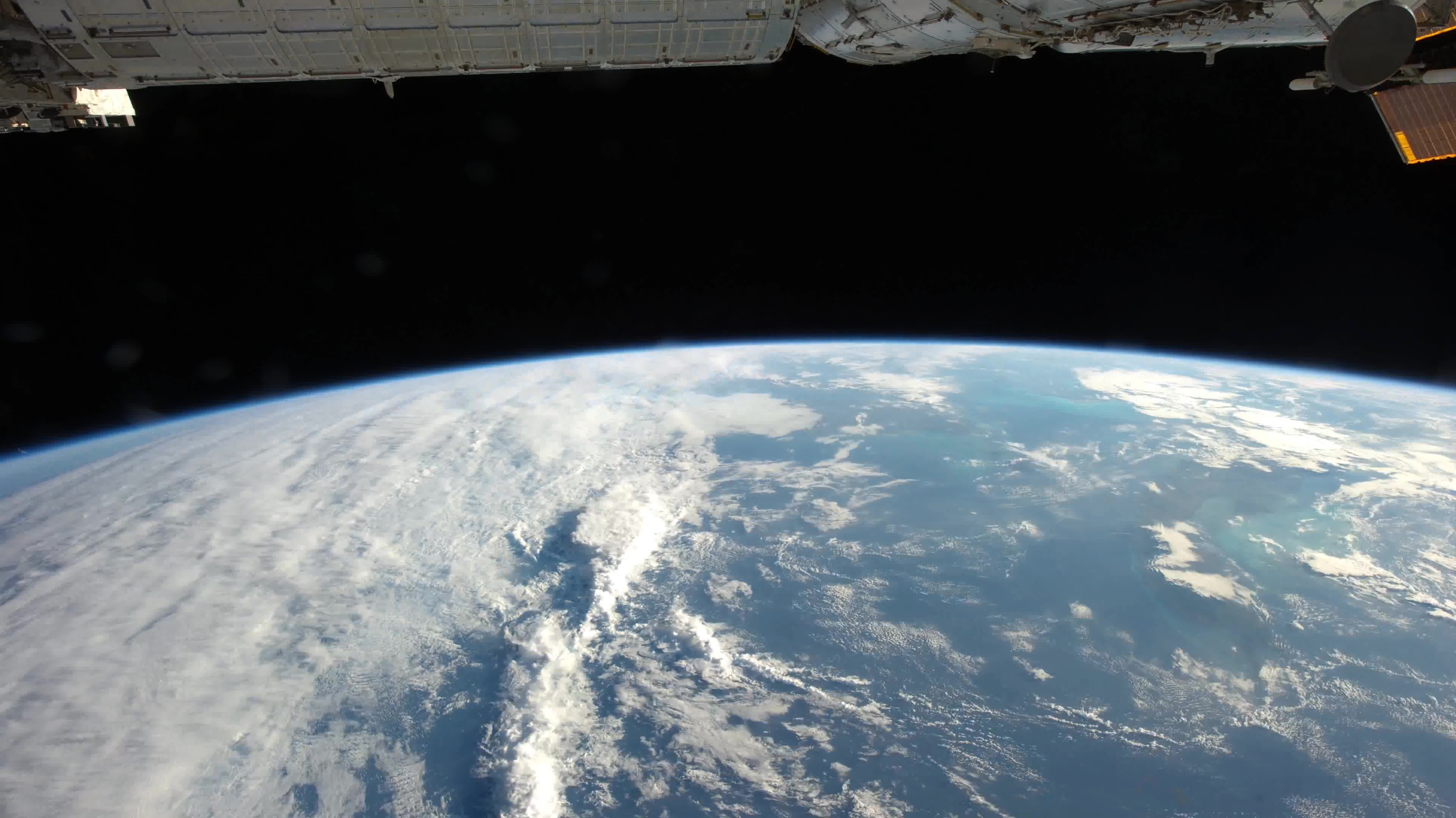 [4K高清演示片] 曲率.太空中看地球The Curvature, Earth from Space.mp4_000242.755.j.jpg