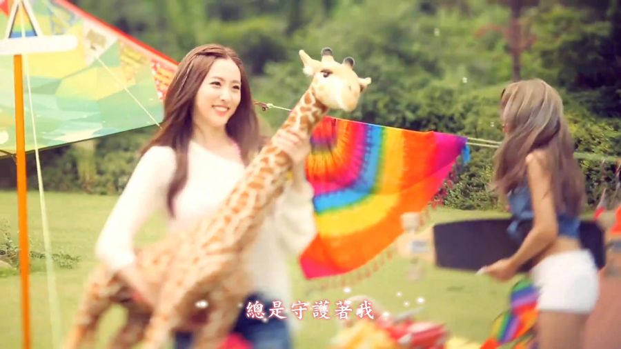 004[FOX][精緻中字][MV] BESTie - Hot Baby [動態光暈特效版][仲夏夜女神純愛閃光魅力.jpg