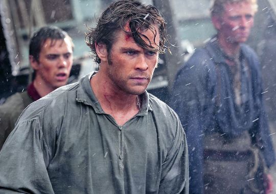 in-the-heart-of-the-sea-chris-hemsworth.jpg