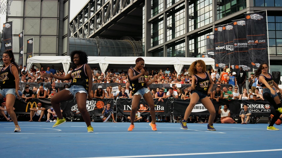 [4K高清演示片] 街头花式篮球ShutUpAndPlay.Berlin.H265.ts_000130.525.jpg