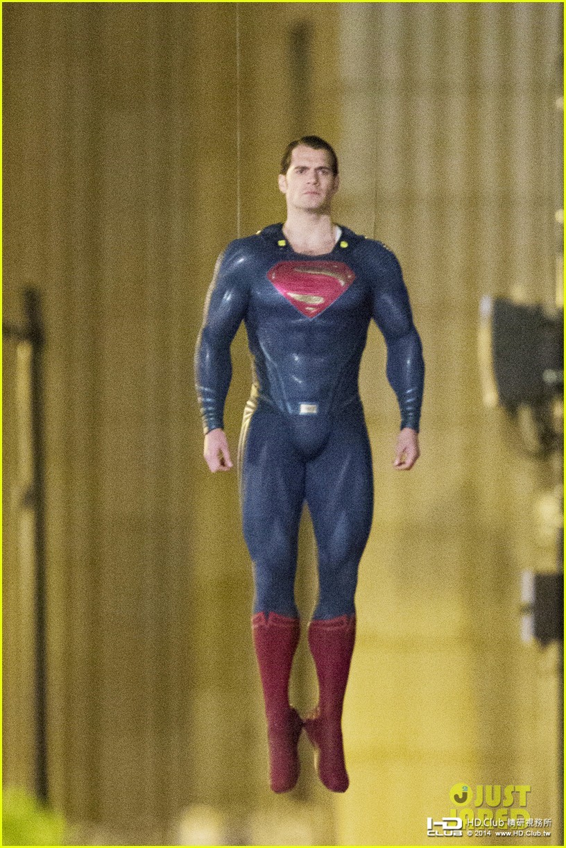 henry-cavill-hangs-in-the-air-in-superman-costume-01.jpg