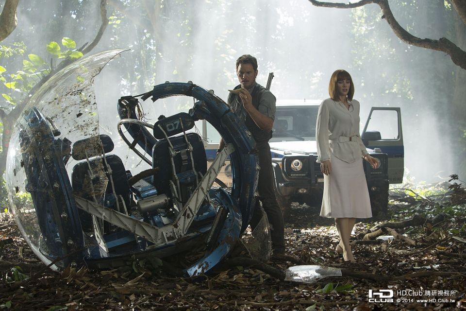jurassic-world-chris-pratt-bryce-dallas-howard.jpg