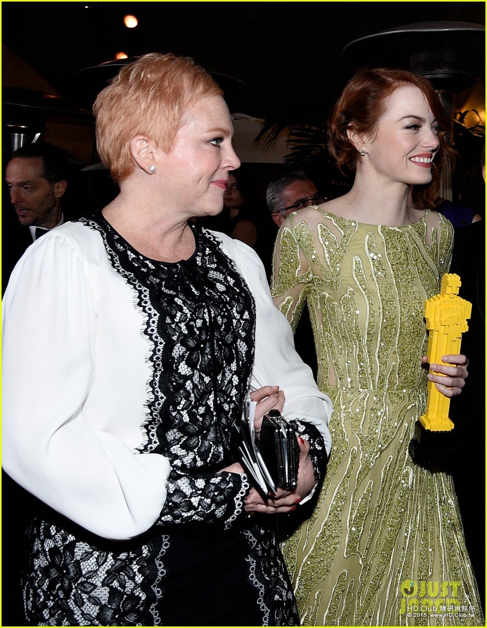 oscars-2015-losers-go-home-with-lego-trophies-01.jpg