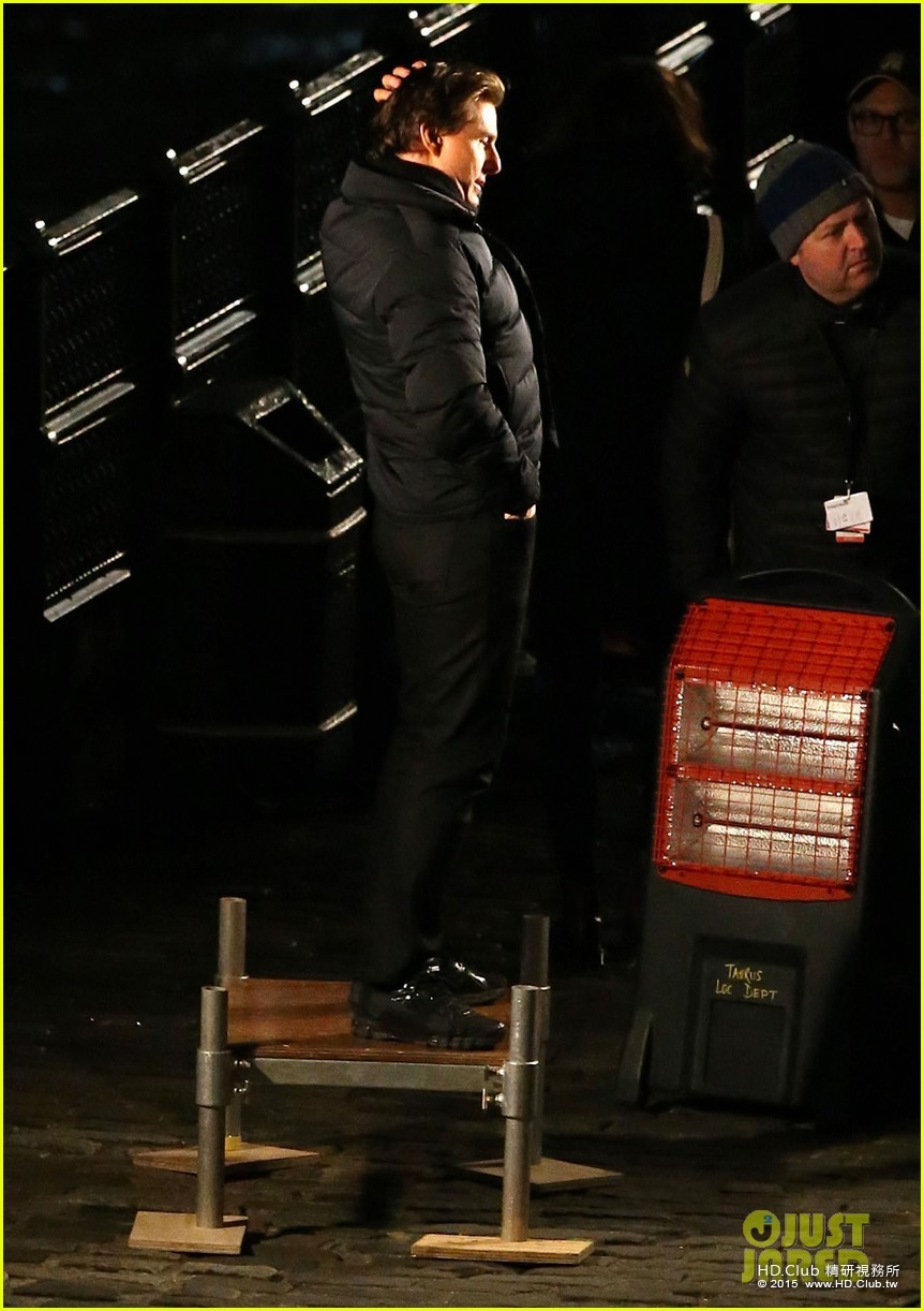tom-cruise-locked-loaded-for-mission-impossible-5-01.jpg
