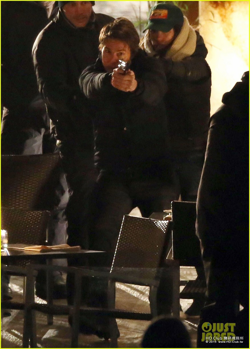 tom-cruise-locked-loaded-for-mission-impossible-5-09.jpg