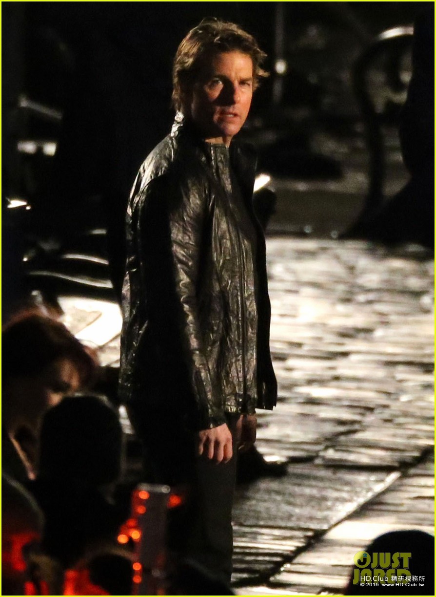 tom-cruise-locked-loaded-for-mission-impossible-5-10.jpg