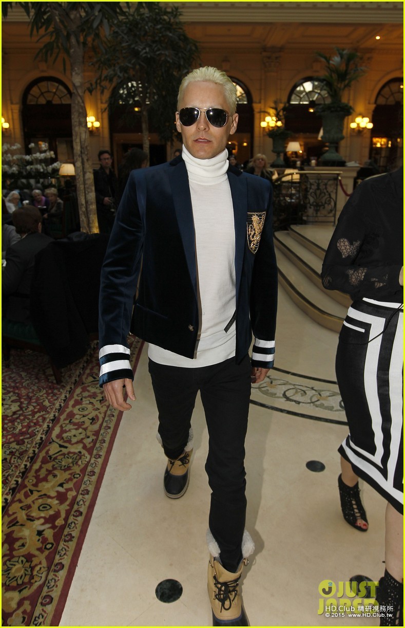 jared-leto-debuts-platinum-blonde-short-hair-cut-03.jpg