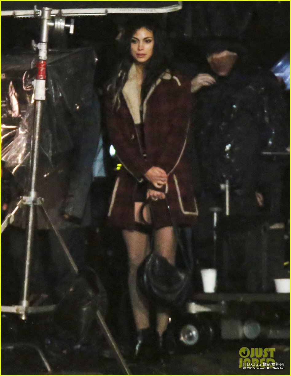 ryan-reynolds-gets-down-dirty-on-deadpool-movie-set-01.jpg