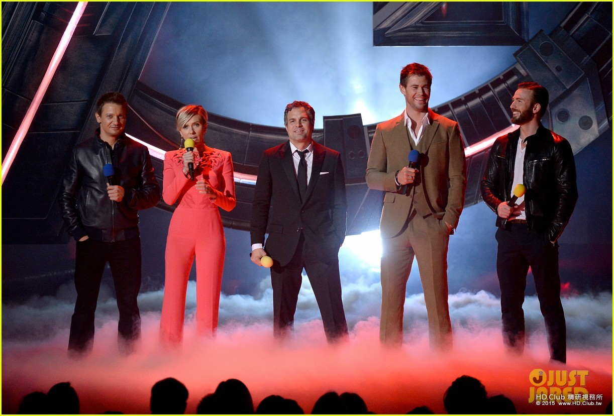 avengers-age-of-ultron-cast-assemble-mtv-movie-awards-03.jpg