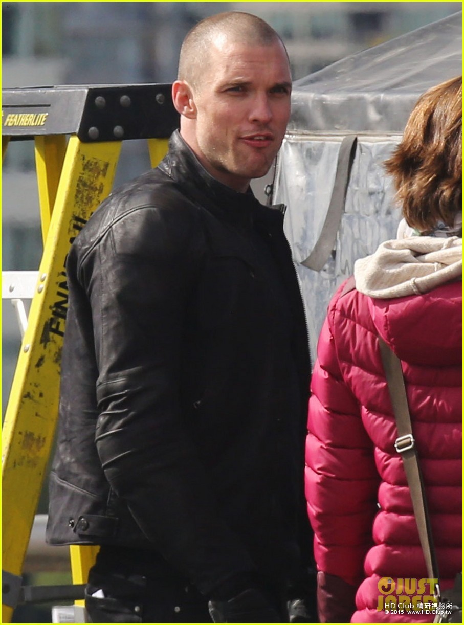 ryan-reynolds-brianna-hildebrand-deadpool-05.jpg