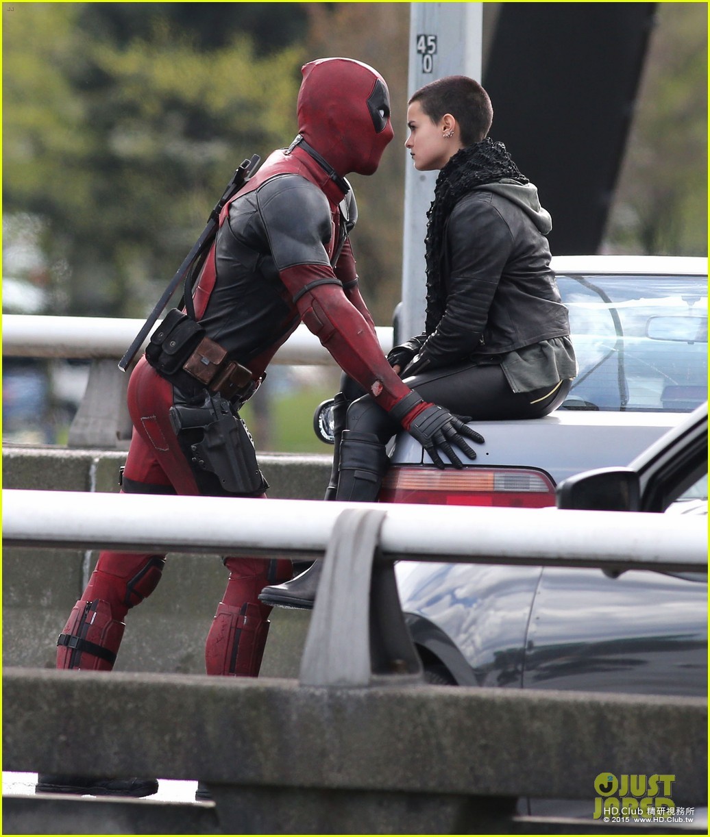 ryan-reynolds-brianna-hildebrand-deadpool-14.jpg