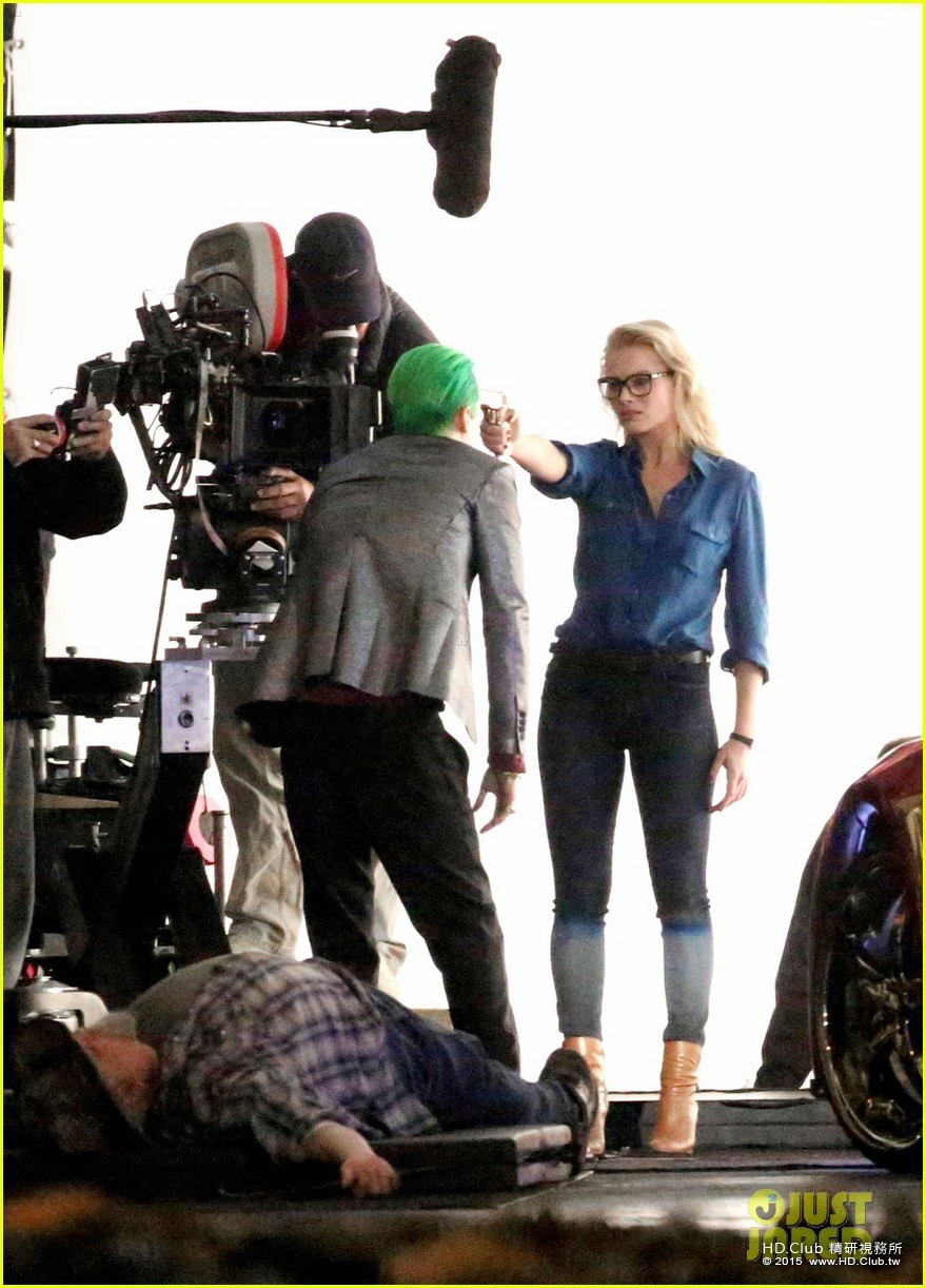 jared-leto-fights-kisses-margot-robbie-in-suicide-squad-18.jpg