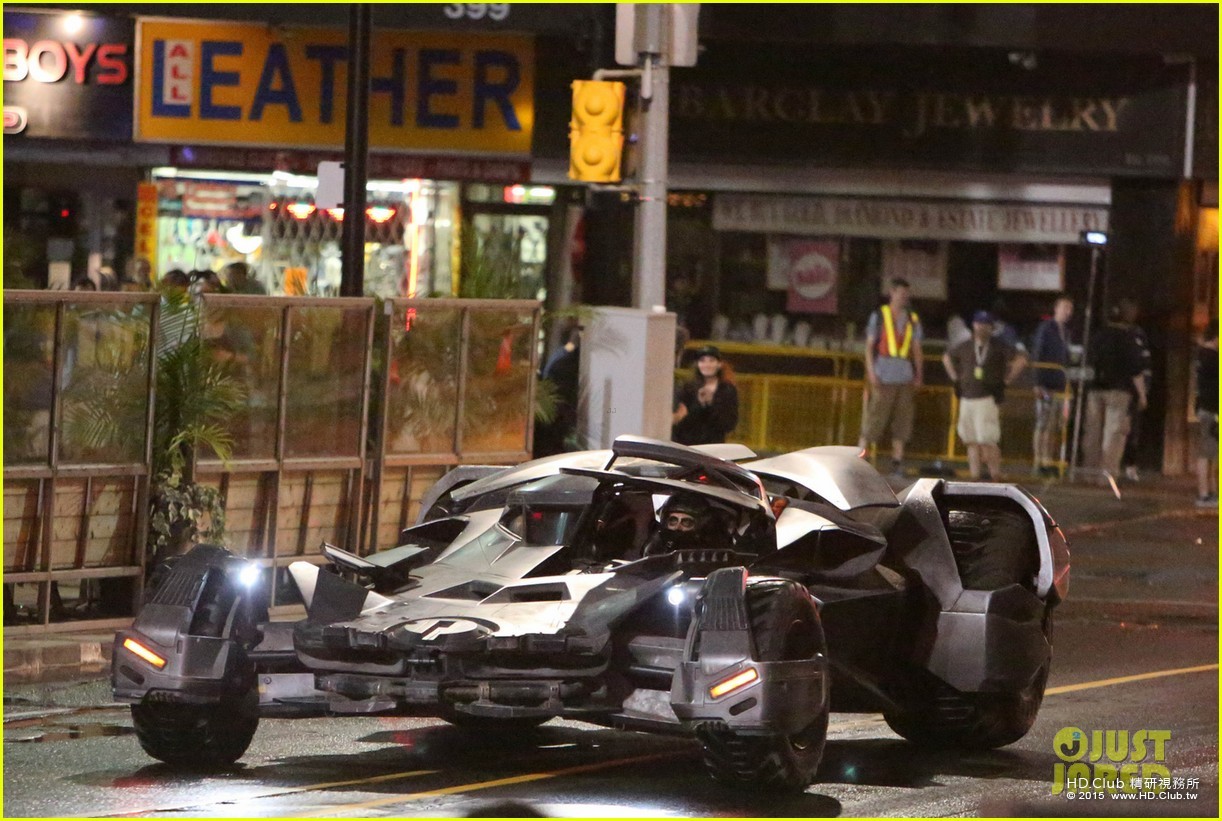 ben-afflecks-batmobile-chased-jared-letos-joker-ride-06.jpg