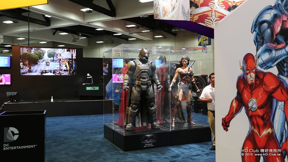 batman-armor-batman-vs-superman-comic-con.jpg