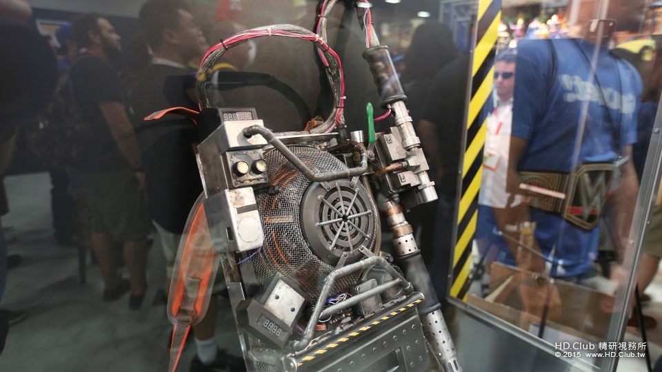 ghostbusters-proton-pack-picture-comic-con-1.jpg