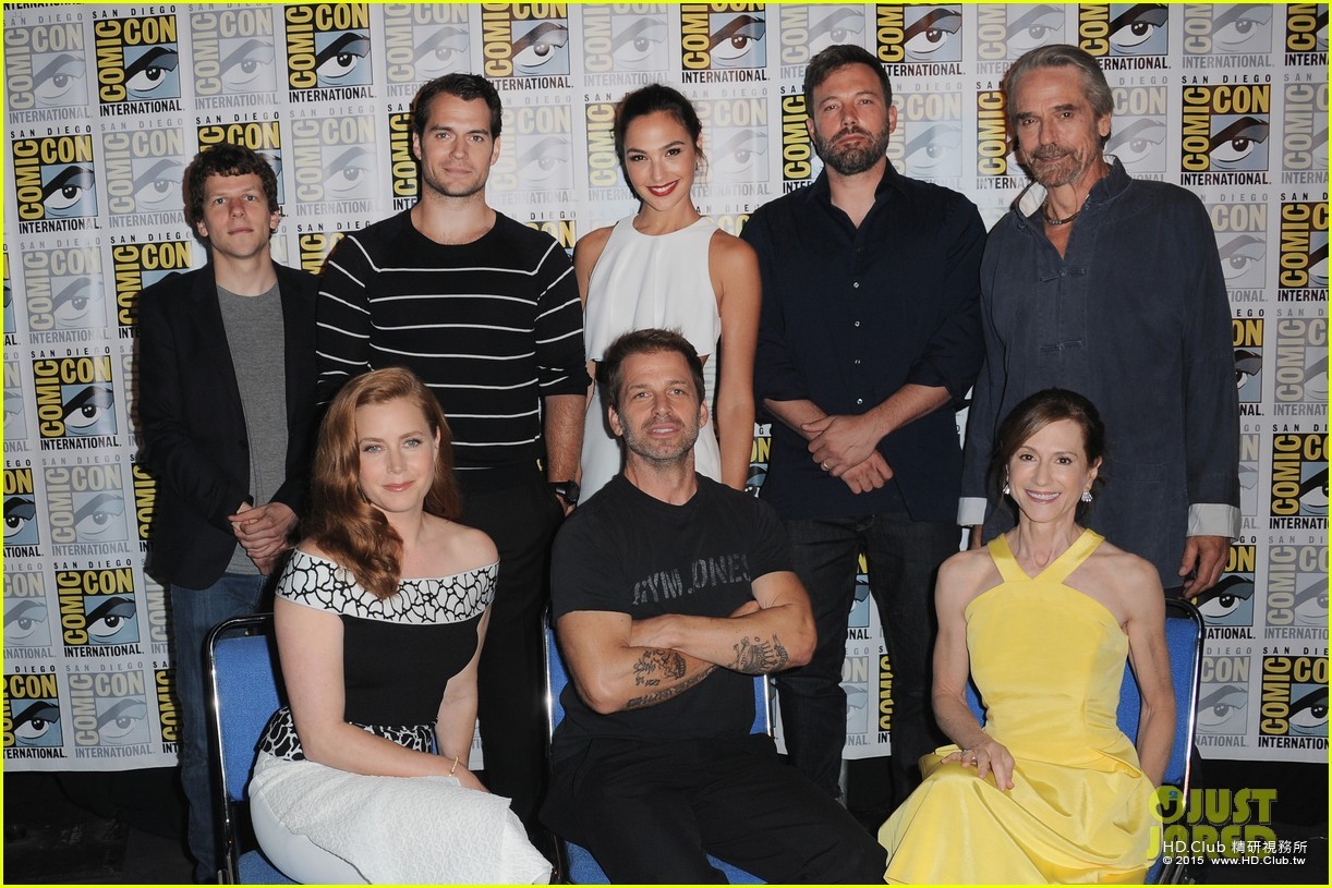 ben-affleck-makes-first-post-split-appearance-at-comic-con-03.jpg