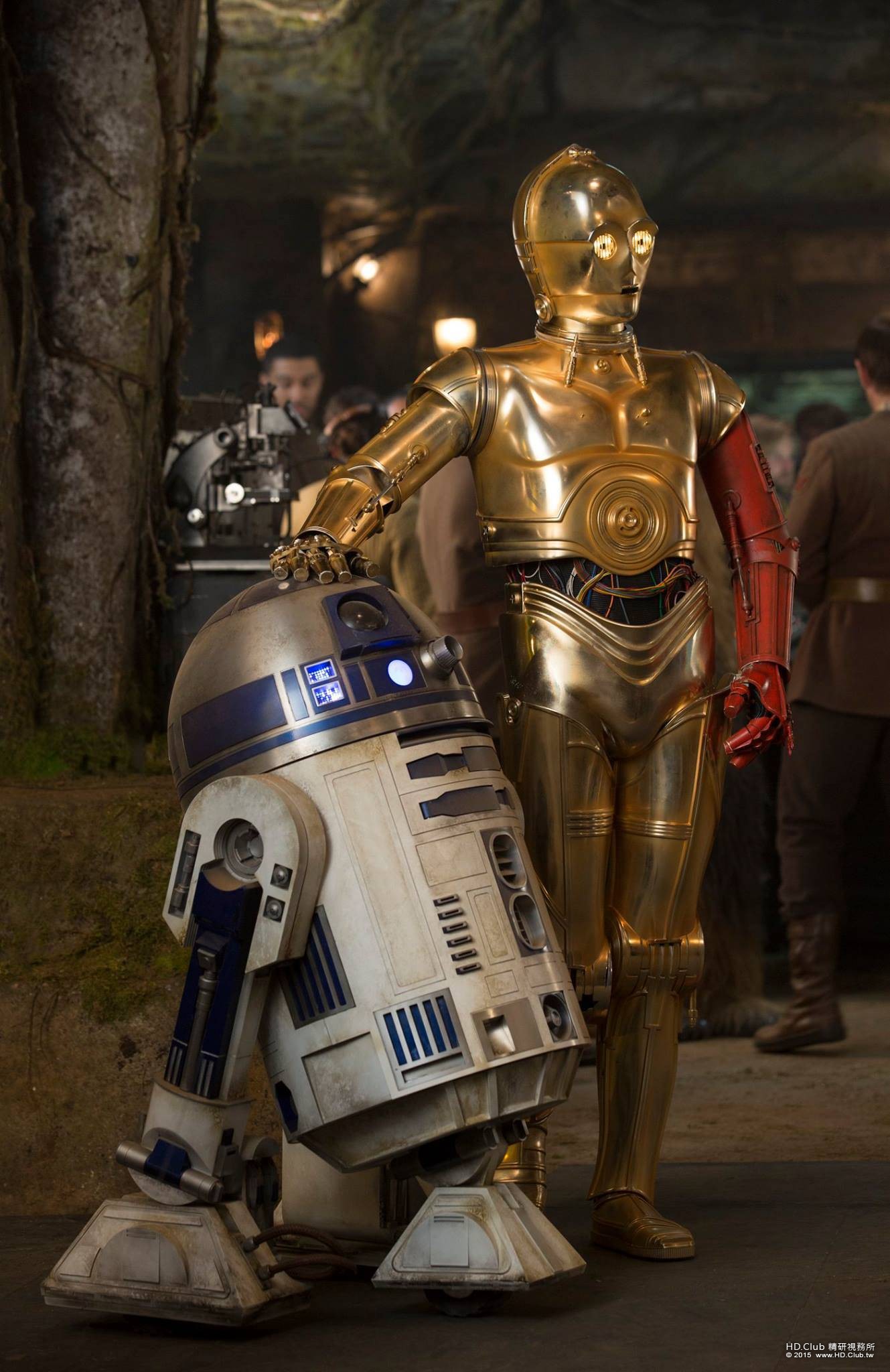 star-wars-the-force-awakens-c-3po-r2d2.jpg