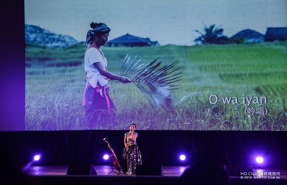 女主角阿洛演唱.jpg