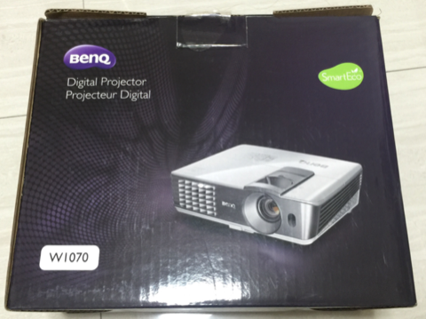 BENQ W1070 三坪機 包含三副原廠眼鏡