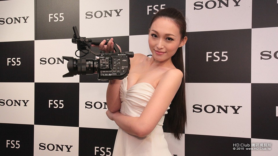 圖2)Sony推出超輕巧PXW-FS5 專業級4K數位電影機，為需要長時間手持拍攝的攝影師，帶來.jpg