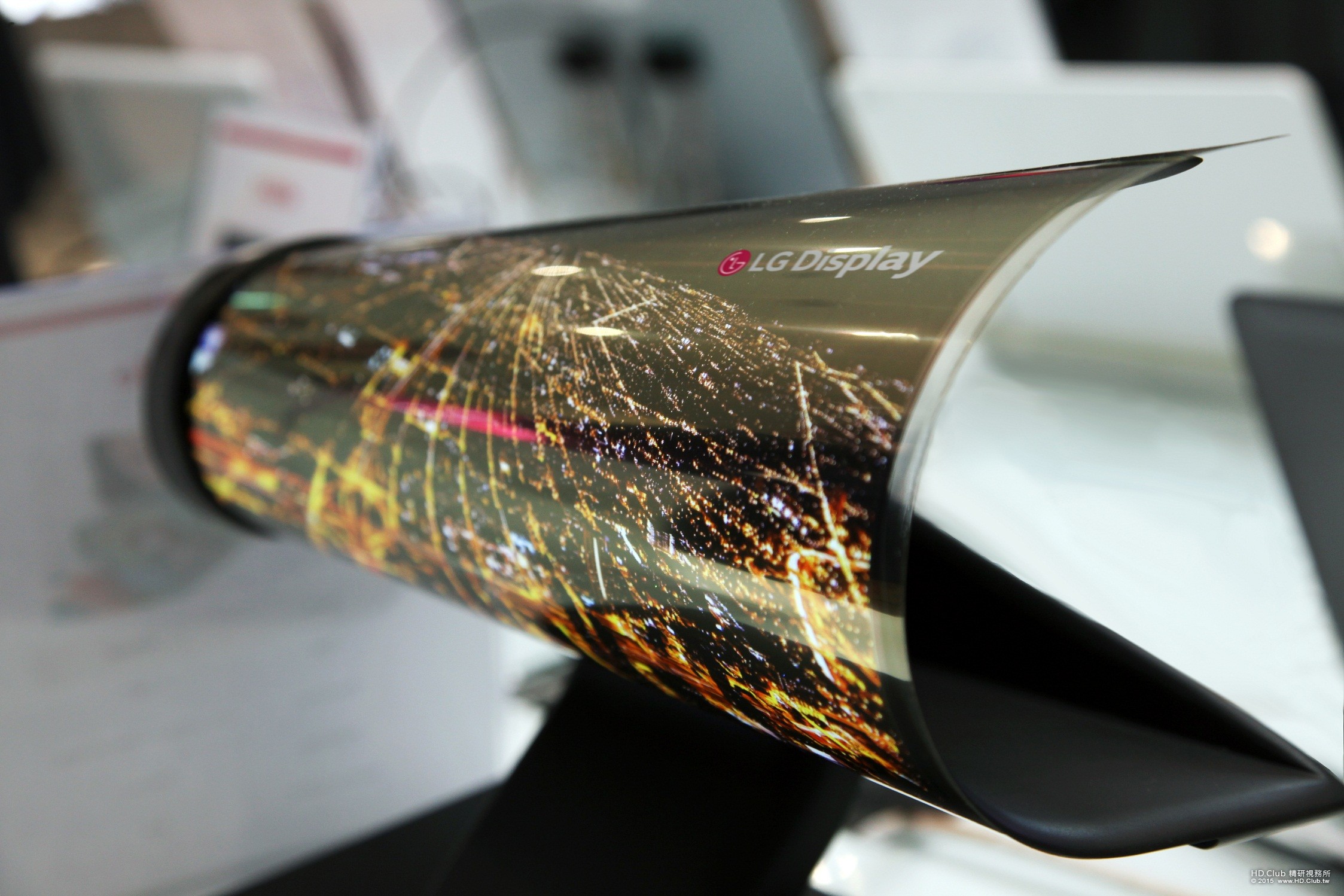CES 2016_18 inch Rollable OLED.jpg