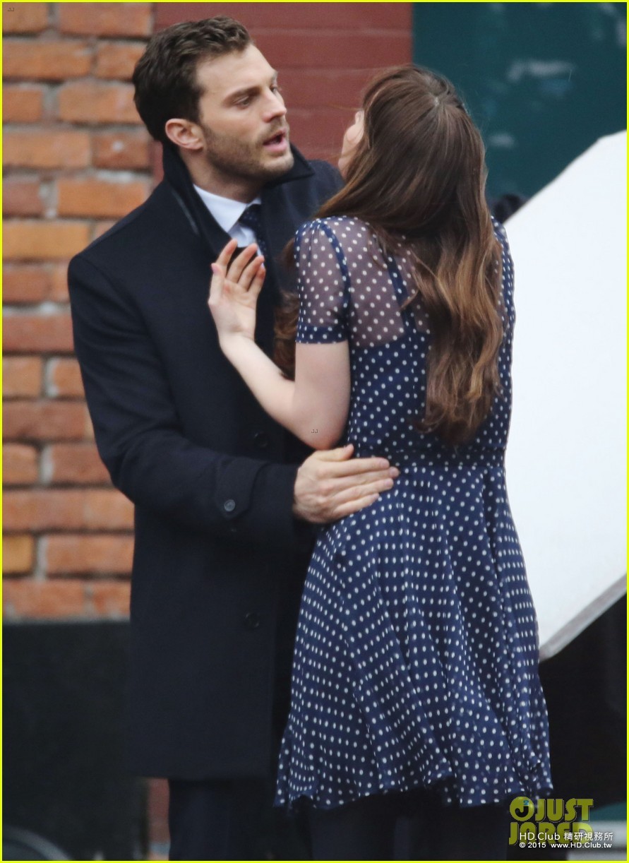 jamie-dornan-consoles-dakota-johnson-on-fifty-shades-darker-set-03.jpg