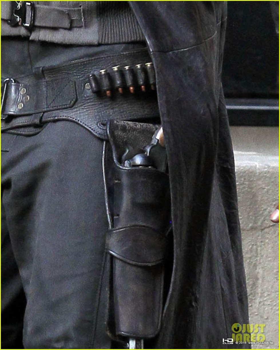 idris-elba-spotted-as-the-gunslinger-on-dark-tower-nyc-set-09.jpg