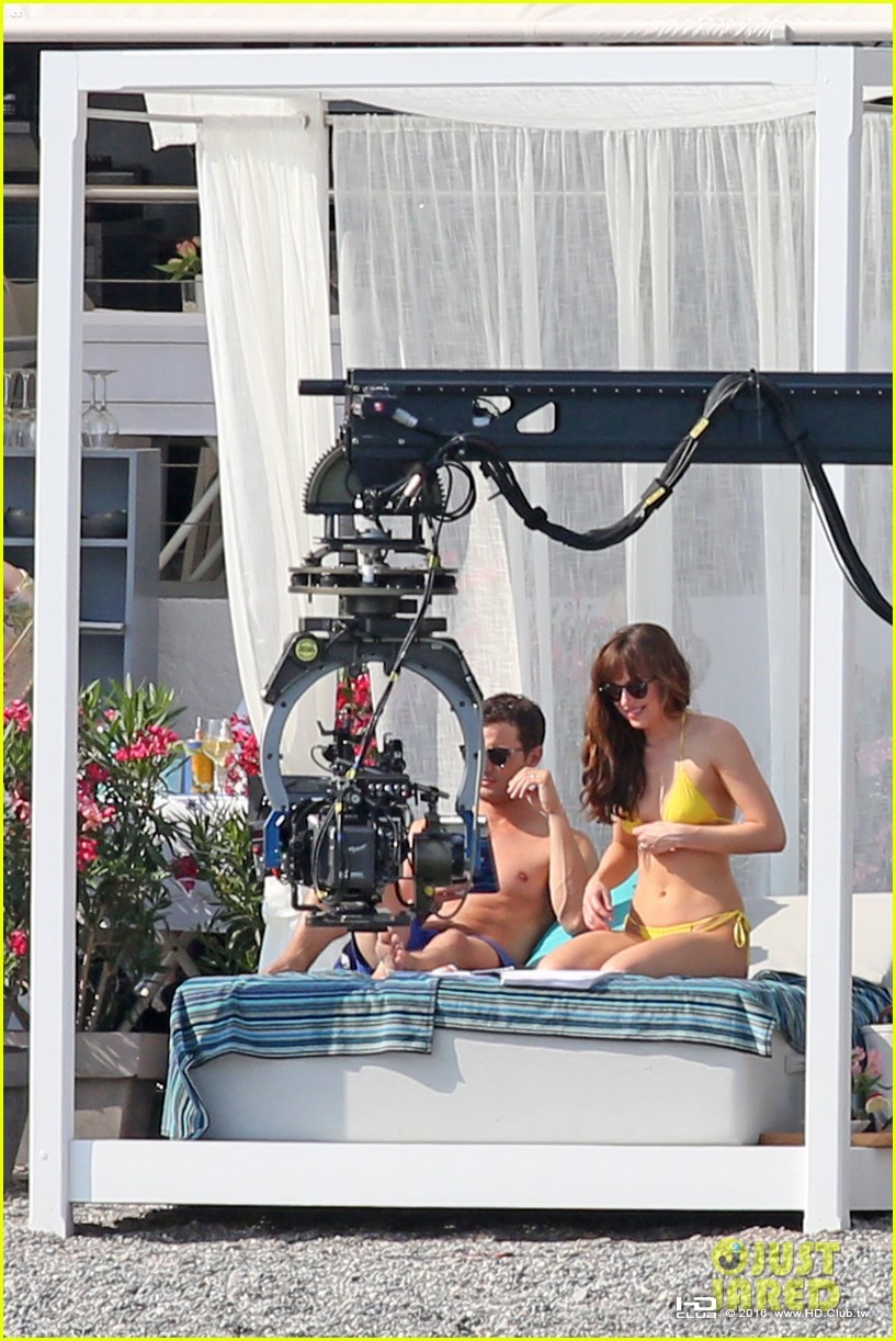 jamie-dornan-dakota-johnson-shirtless-bikini-fifty-shades-freed-honeymoon-21.jpg