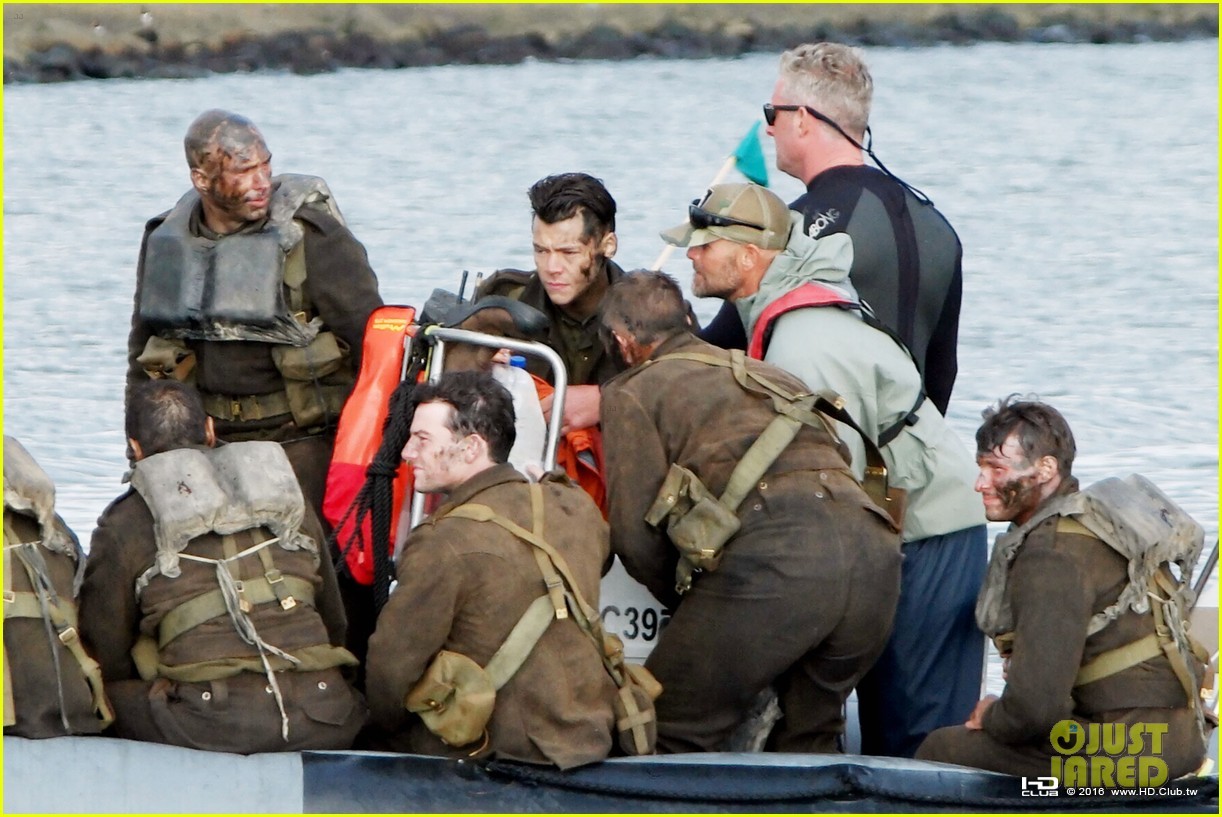 harry-styles-rumored-more-lines-dunkirk-set-05.jpg