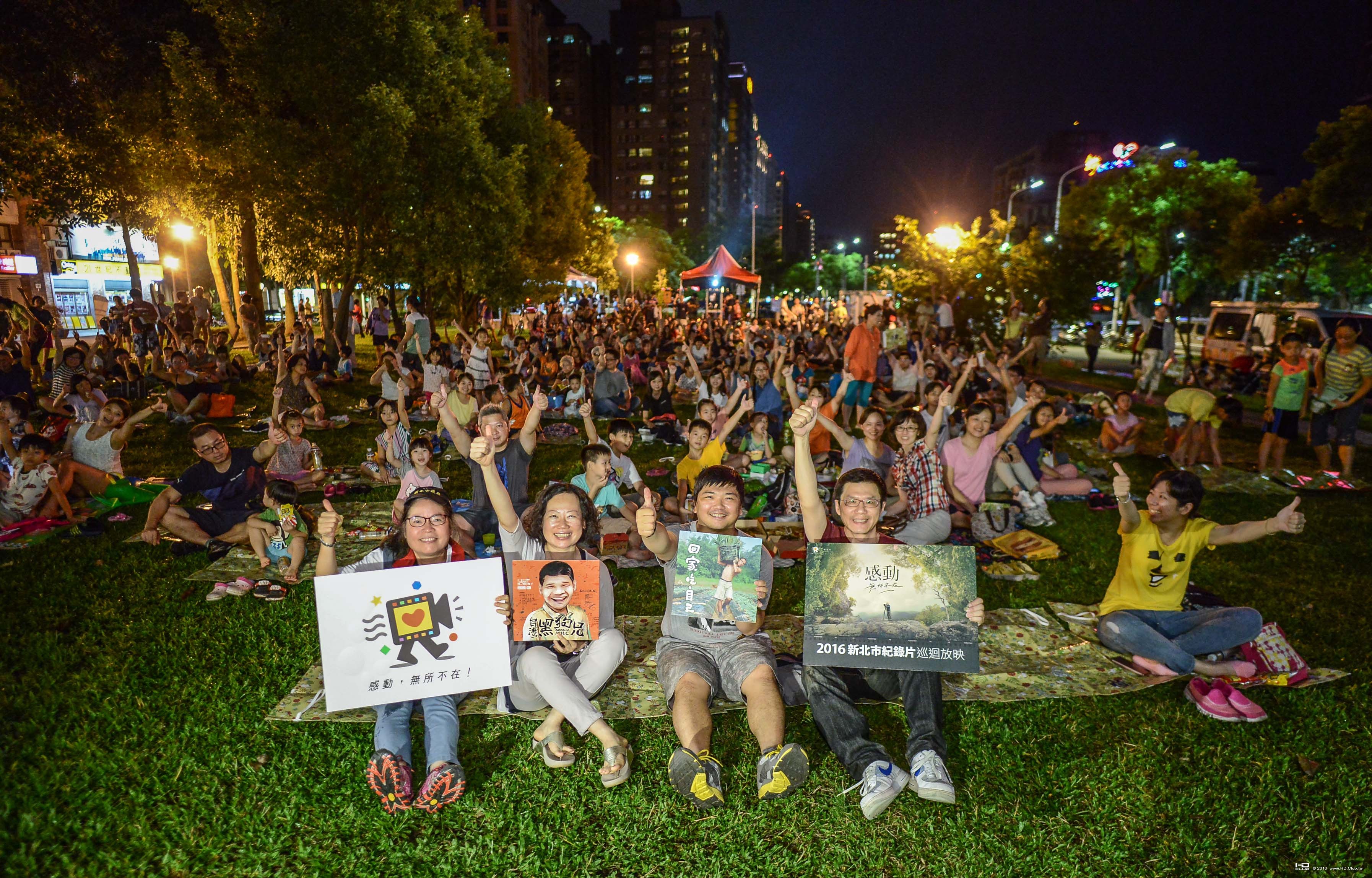 現場大合照（右起：新北市新聞局長張其強、導演龔萬祥、導演賀照緹）.jpg.jpg